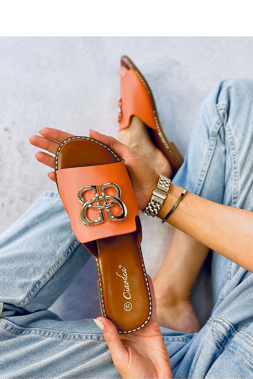 Clacquettes model 178861 Inello