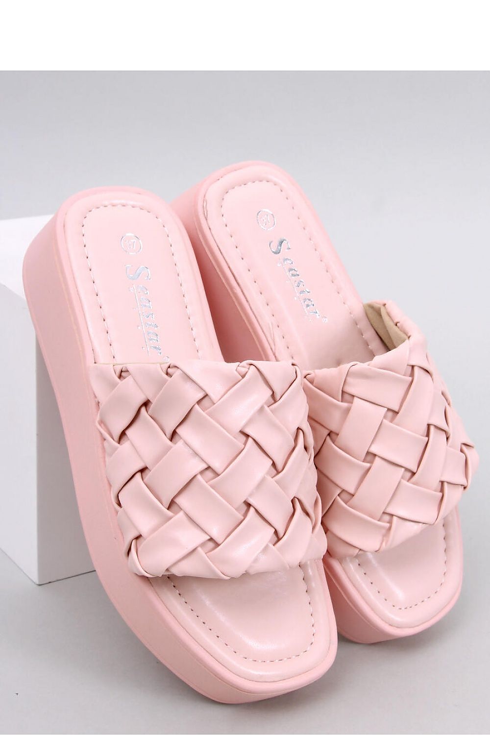 Clacquettes model 179277 Inello