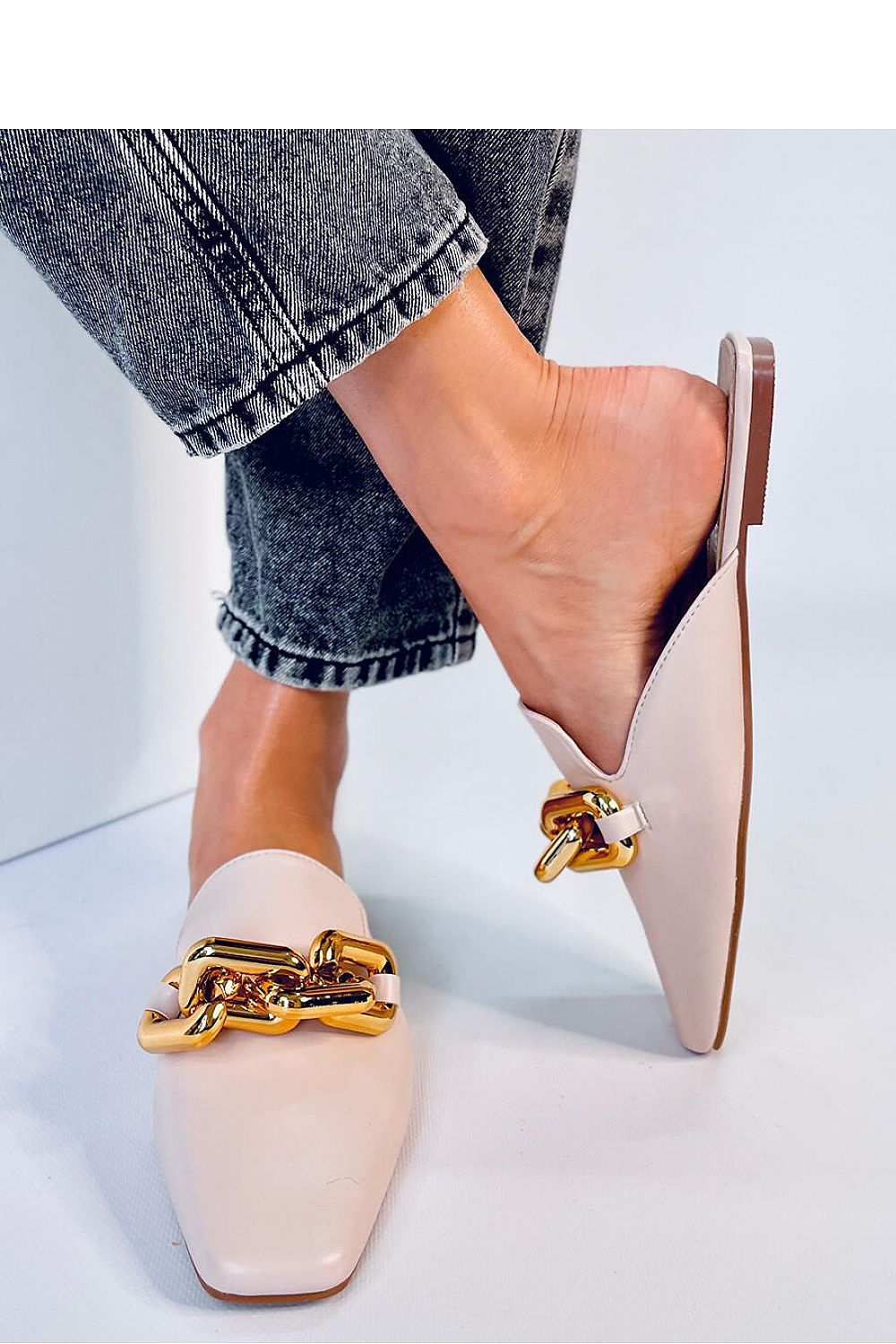 Clacquettes model 179390 Inello