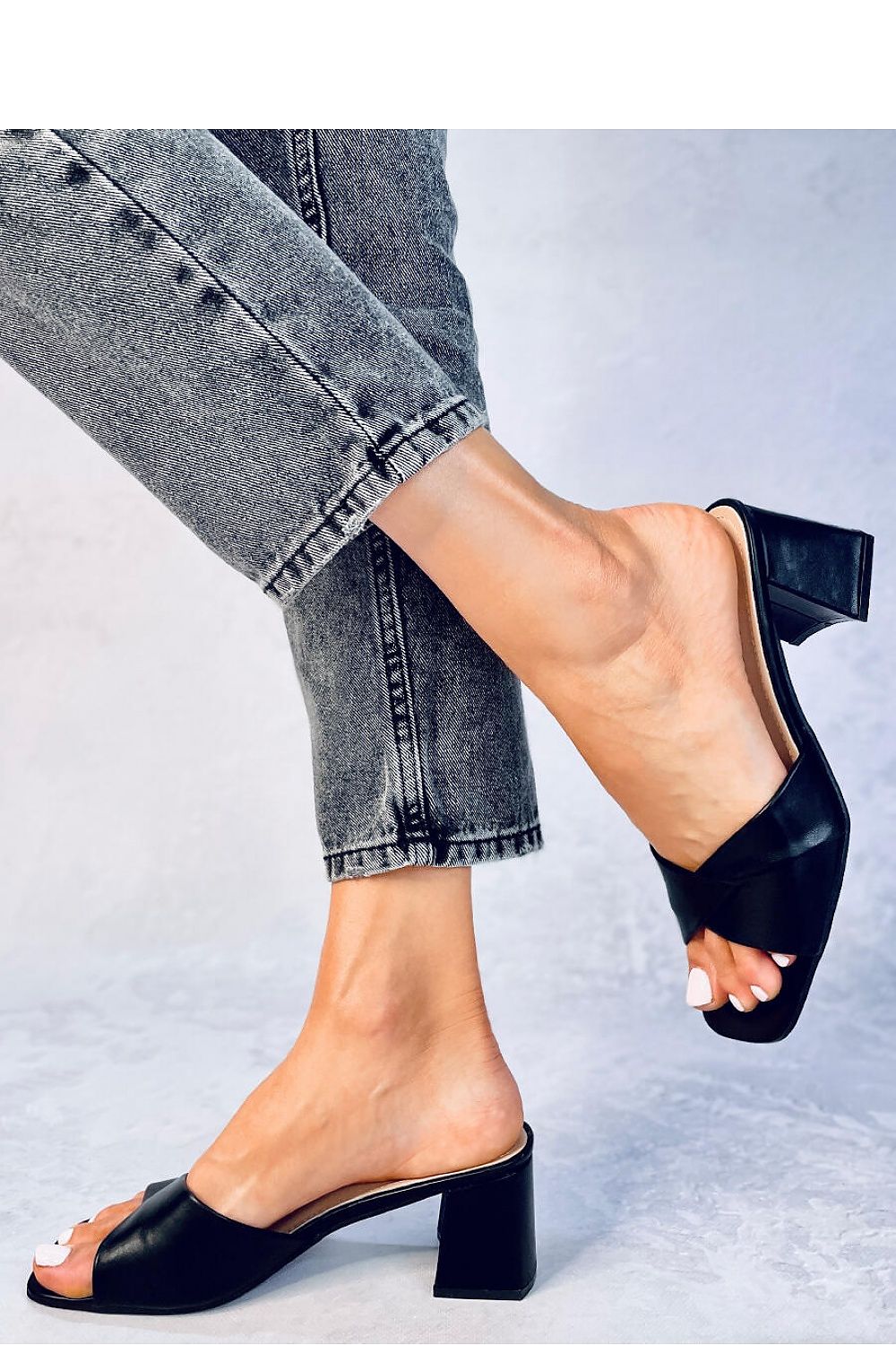 Clacquettes model 180613 Inello