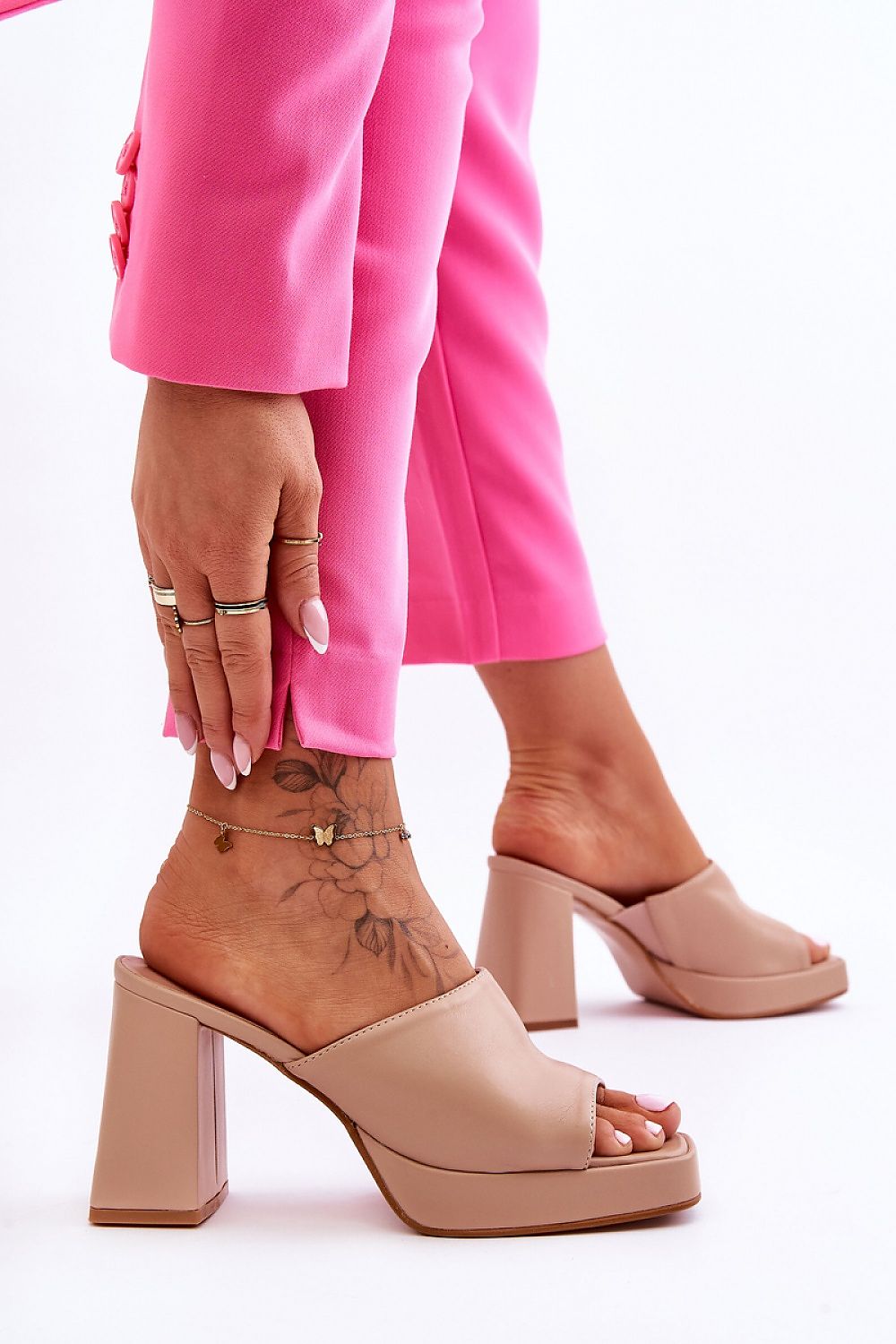 Slides model 181070 Step in style