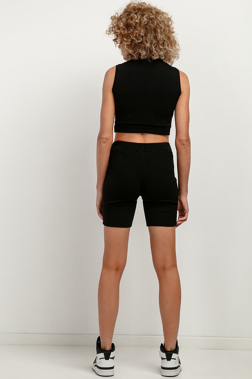 Shorts model 183151 Tessita