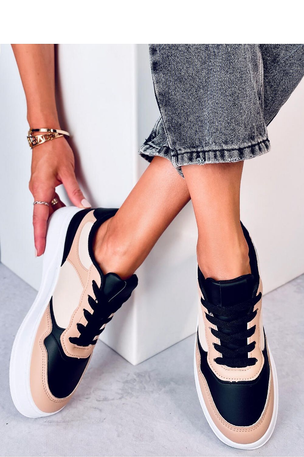 Sports shoes model 184237 Inello