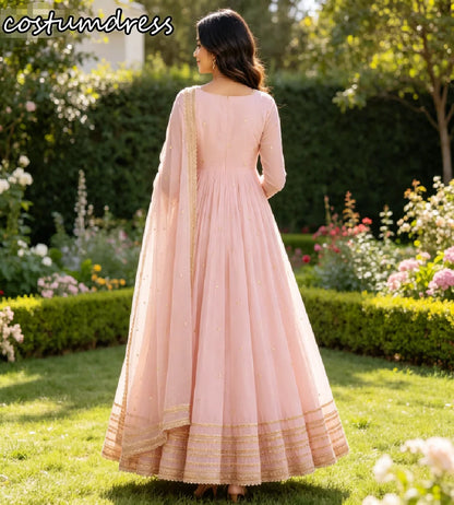 Robe de Soirée Anarkali Rose Blush Col V Manches Longues Avec Dupatta – Dentelle Dorée, Style Indien & Pakistanais, Sur Mesure