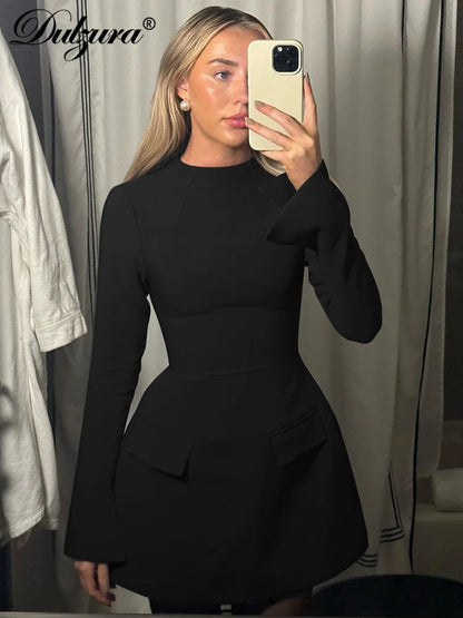 Mini Robe Bodycon Manches Longues Zip avec Poches – Style Bureau & Streetwear