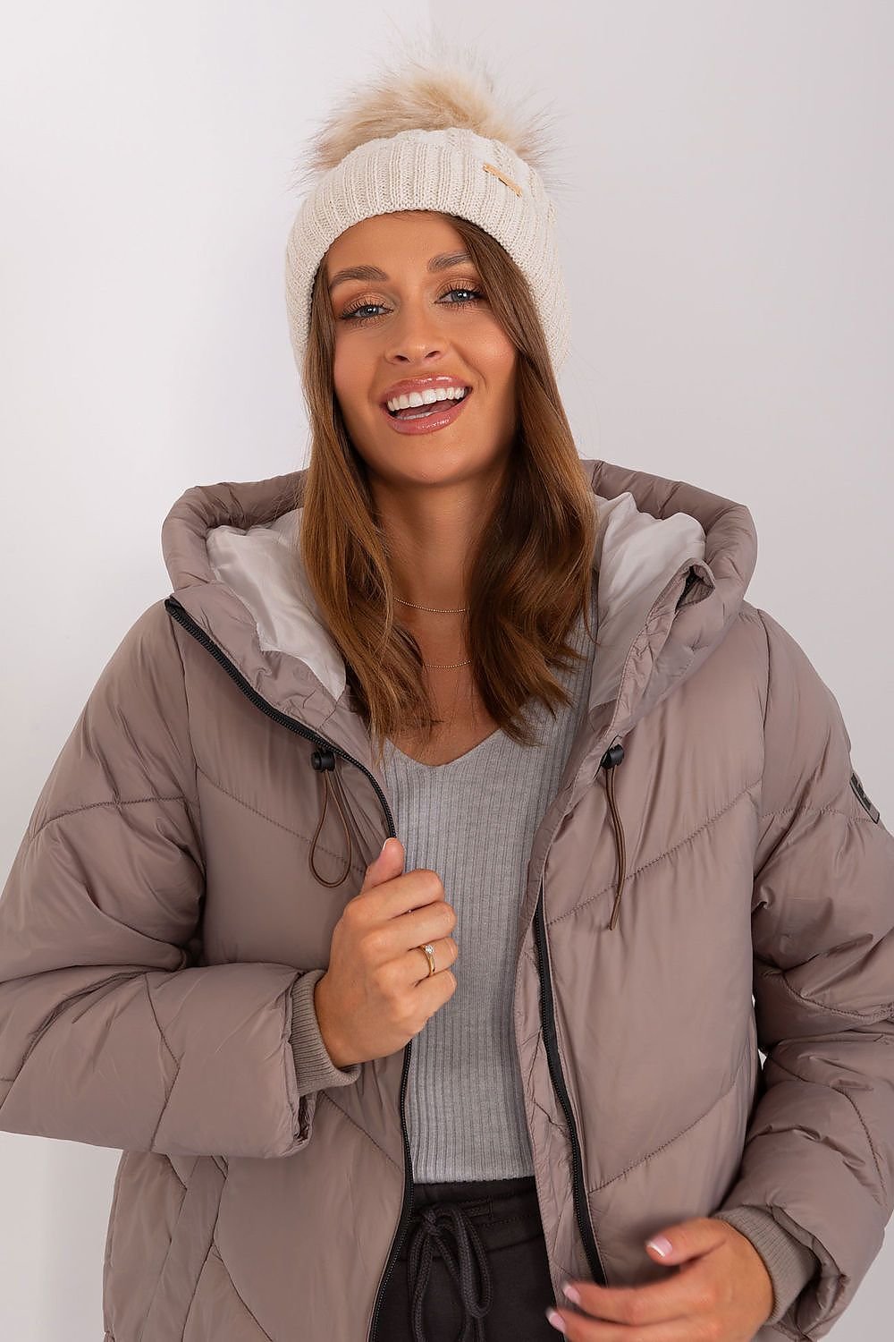 Bonnet model 187442 Rue Paris