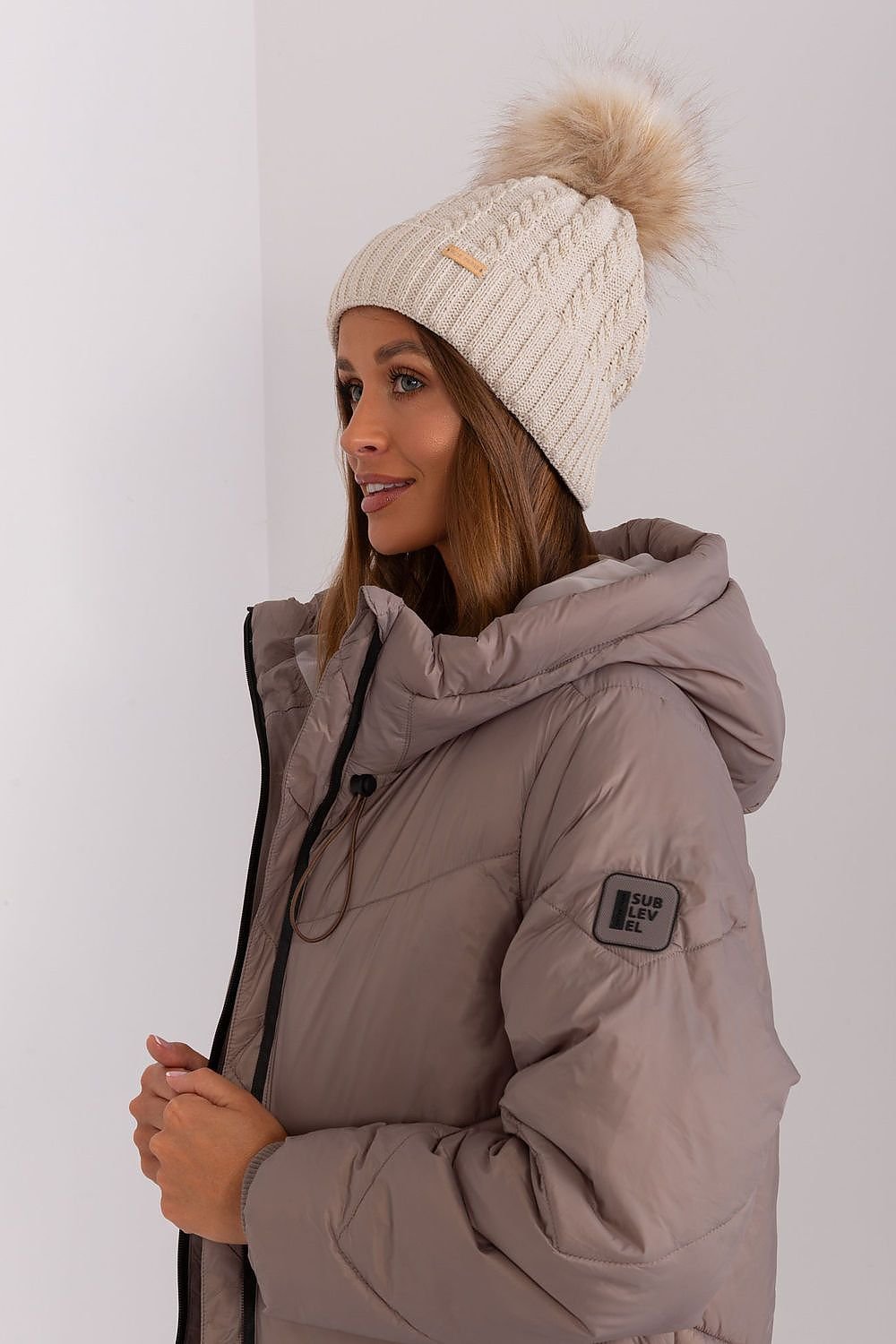 Bonnet model 187442 Rue Paris