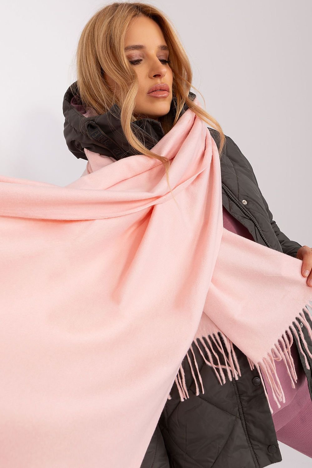 Shawl model 187617 AT