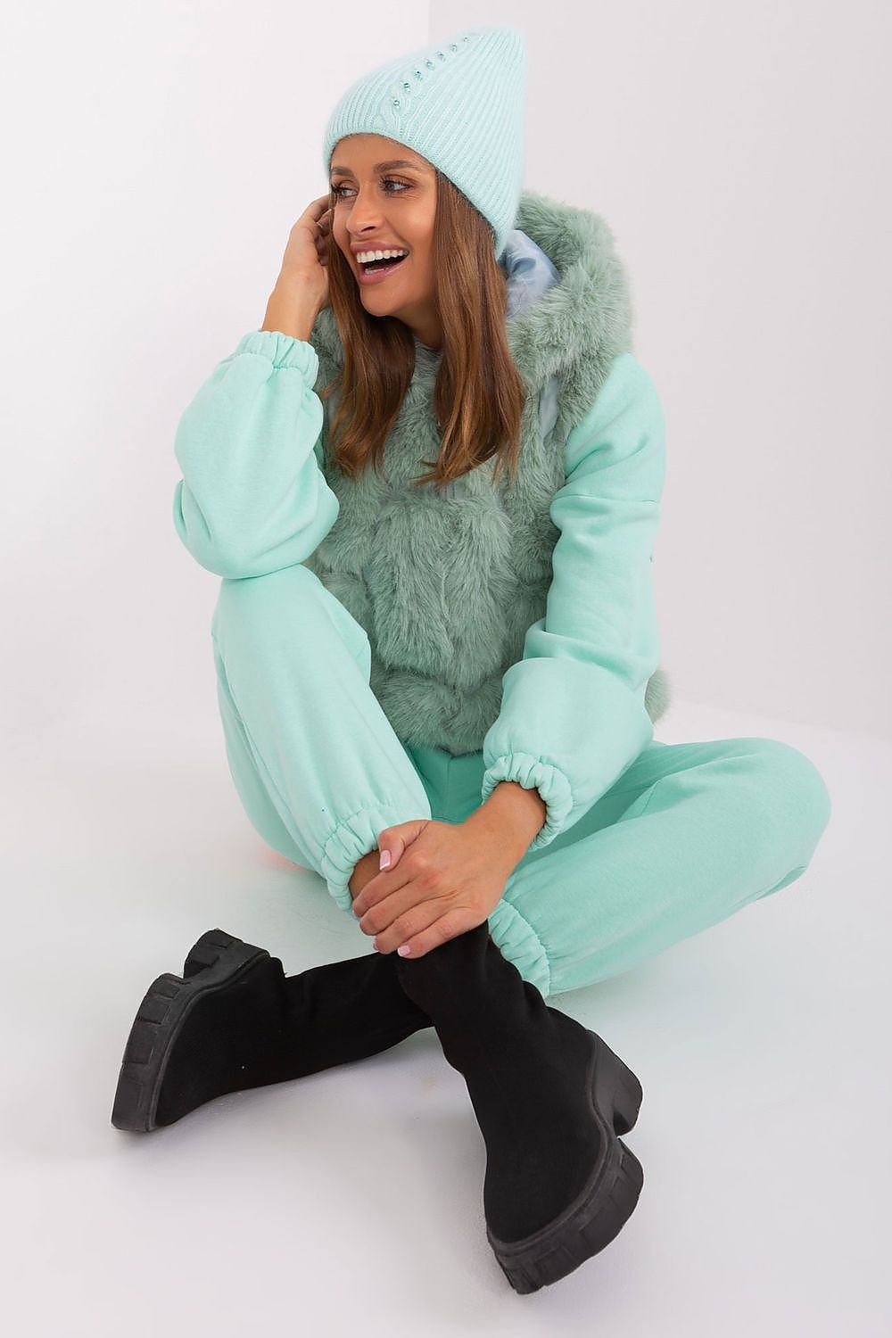 Bonnet model 189259 AT