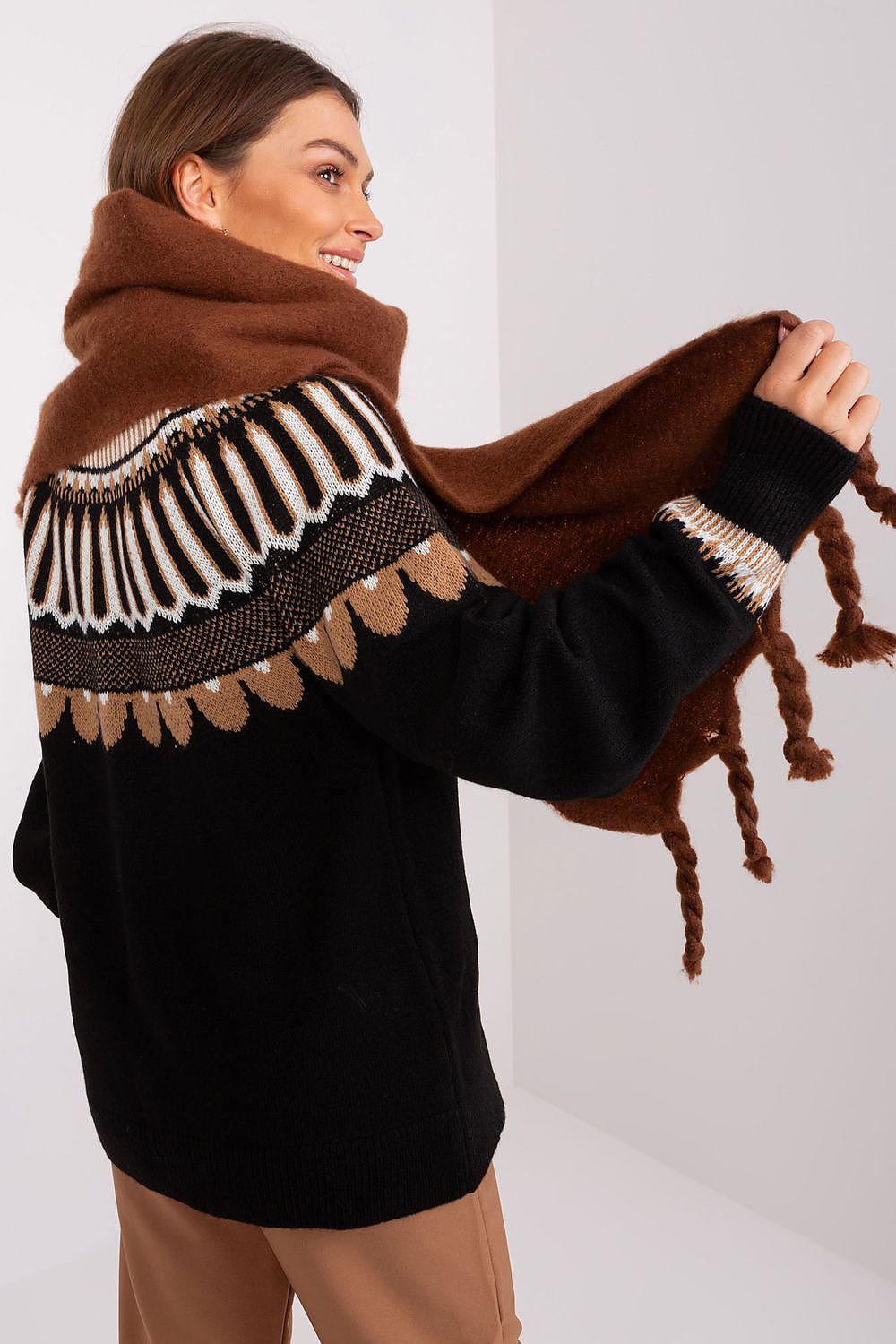 Shawl model 190589 AT