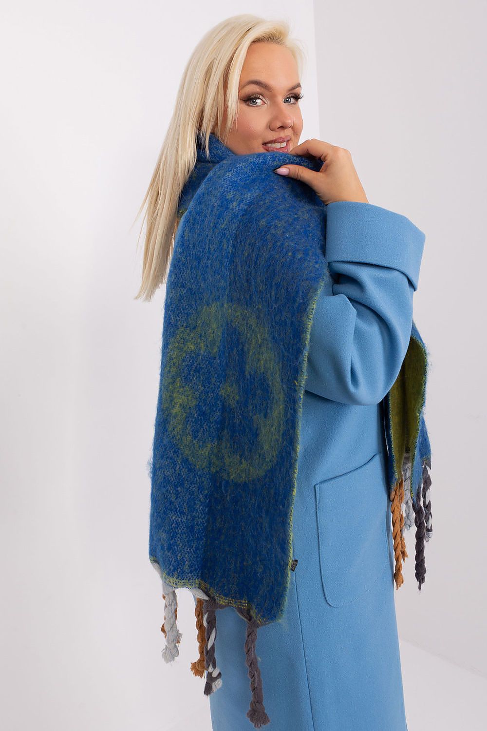 Shawl model 190561 AT