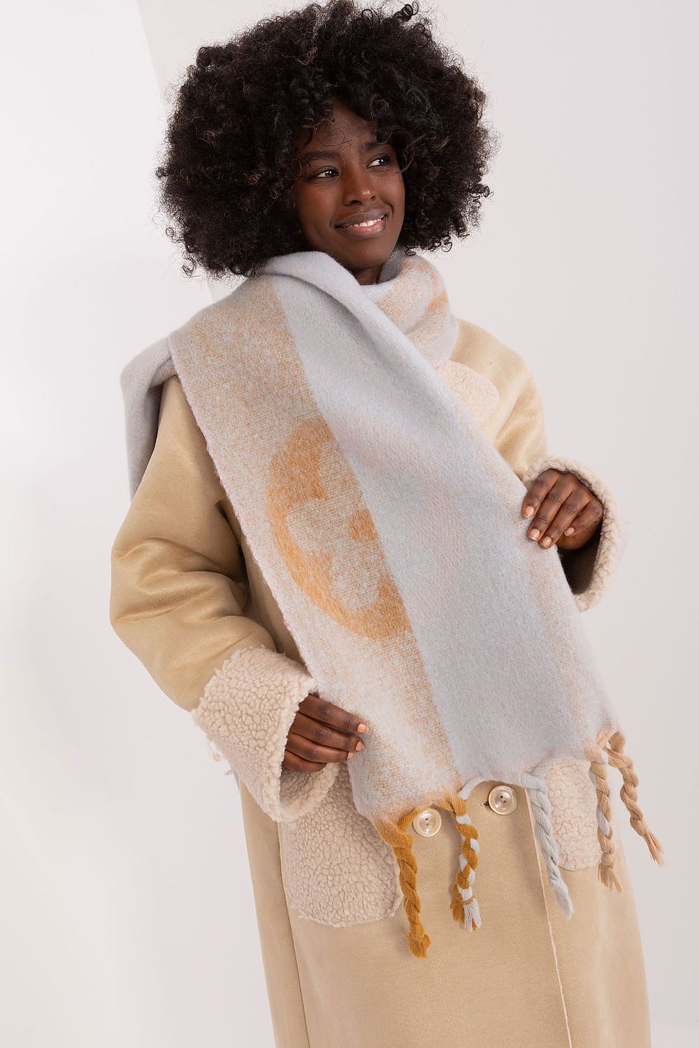 Shawl model 190561 AT