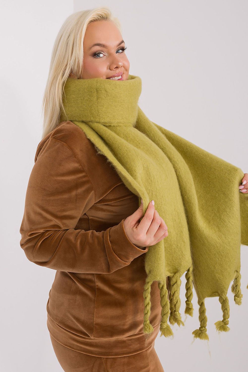 Shawl model 190589 AT