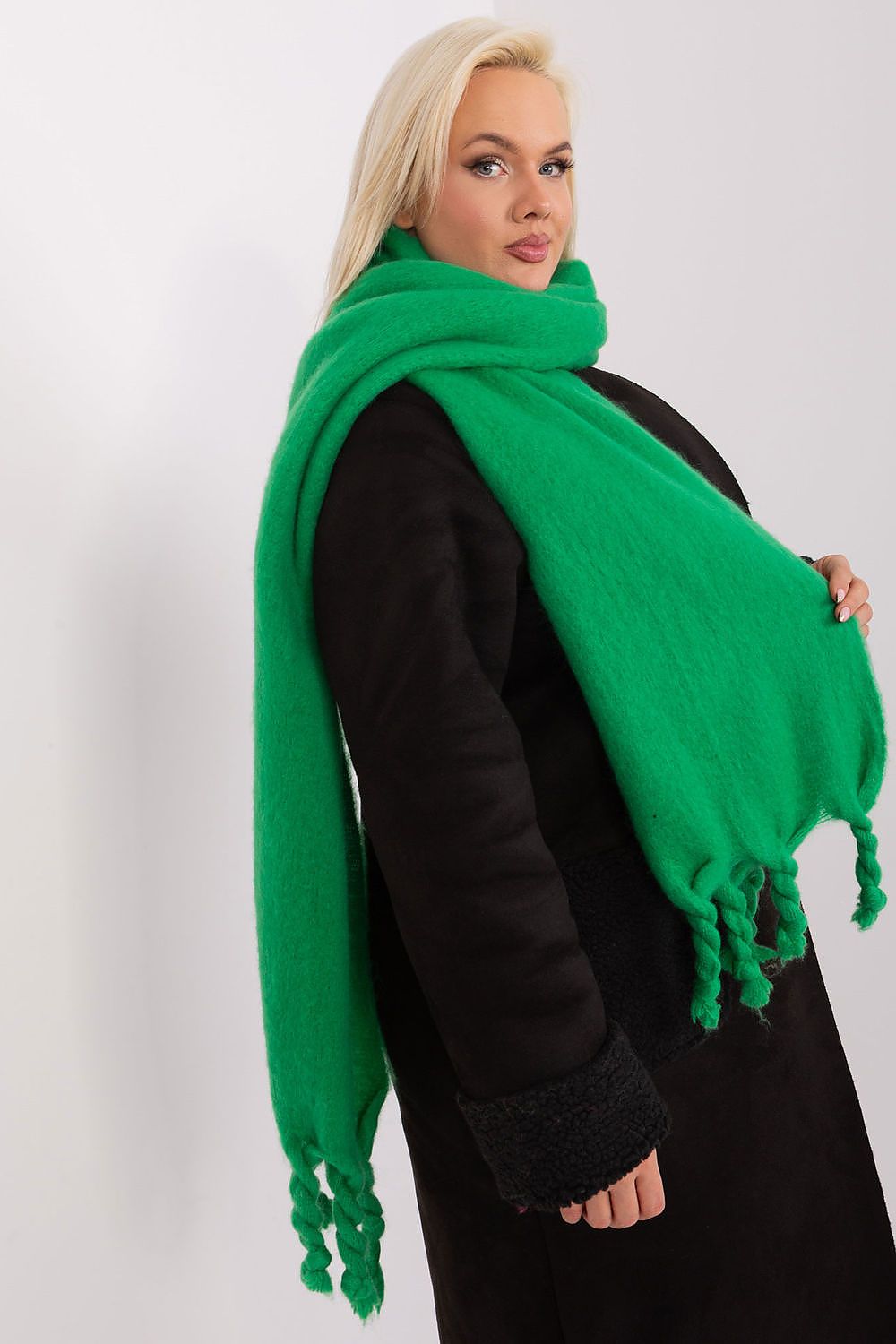 Shawl model 190589 AT