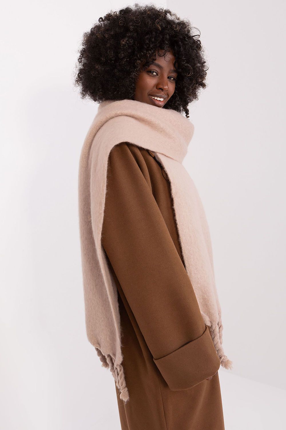 Shawl model 190589 AT