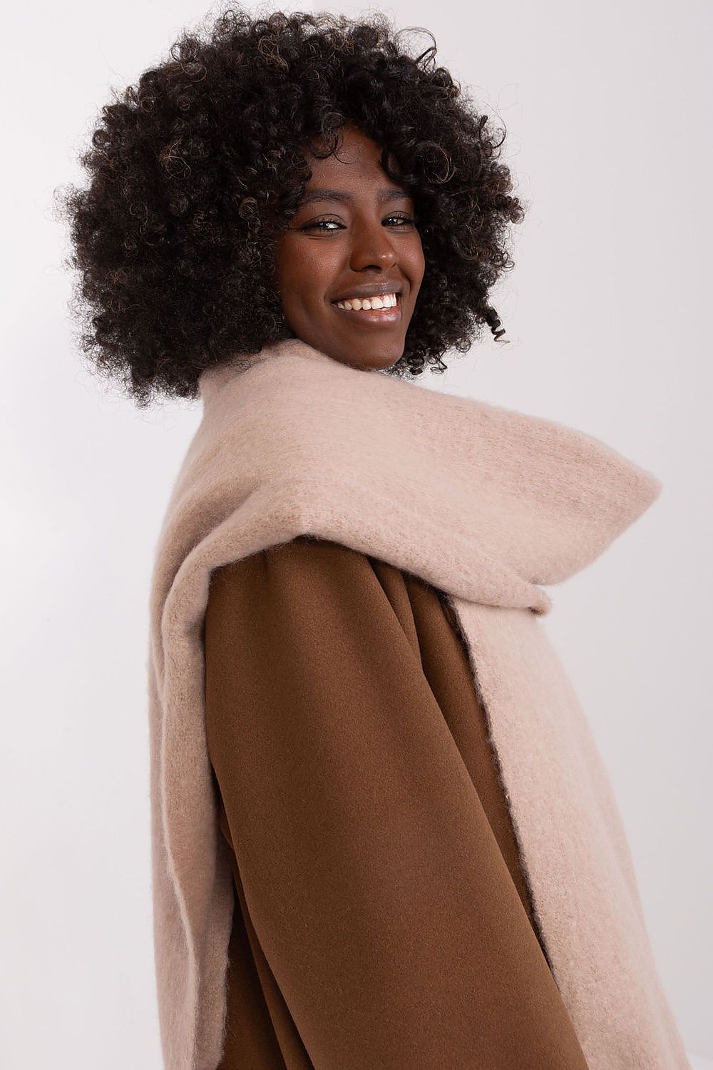 Shawl model 190589 AT