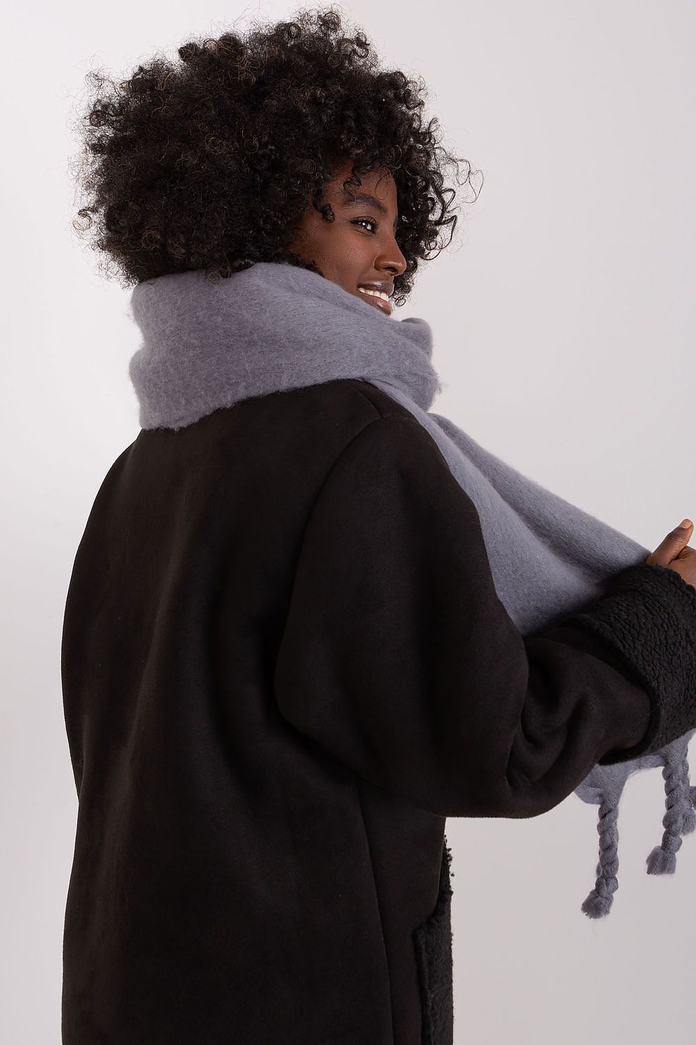 Shawl model 190589 AT