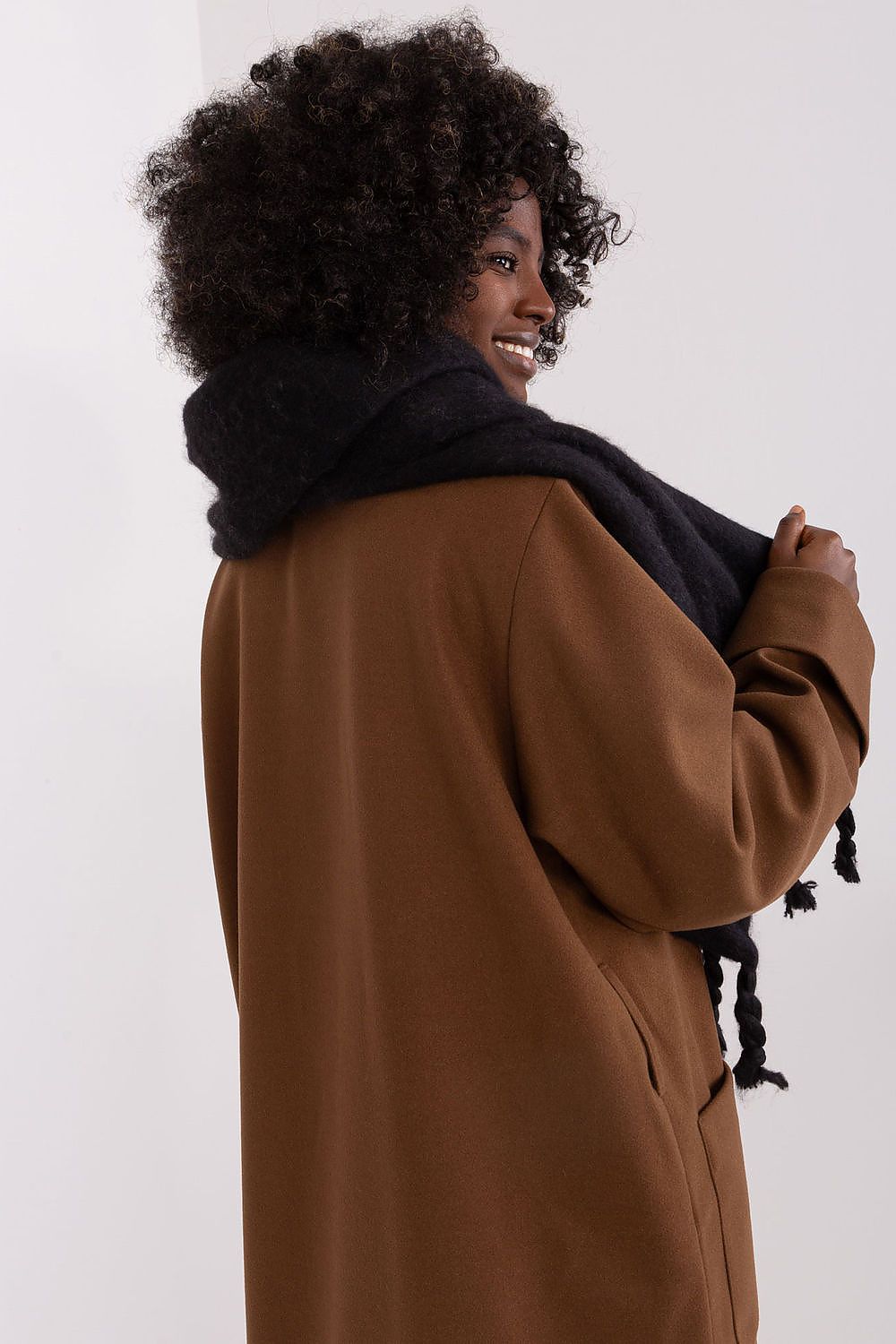 Shawl model 190589 AT