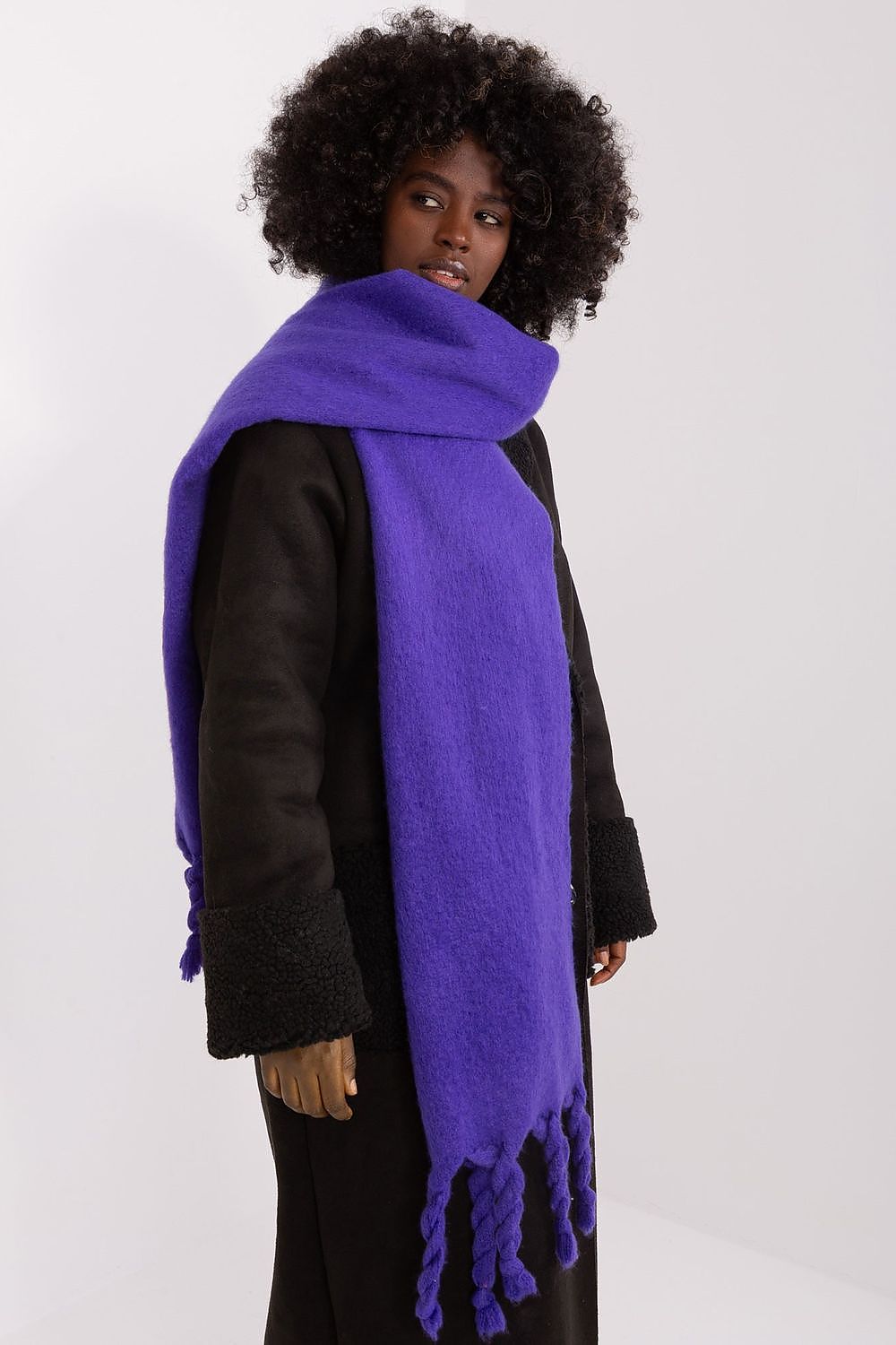 Shawl model 190589 AT