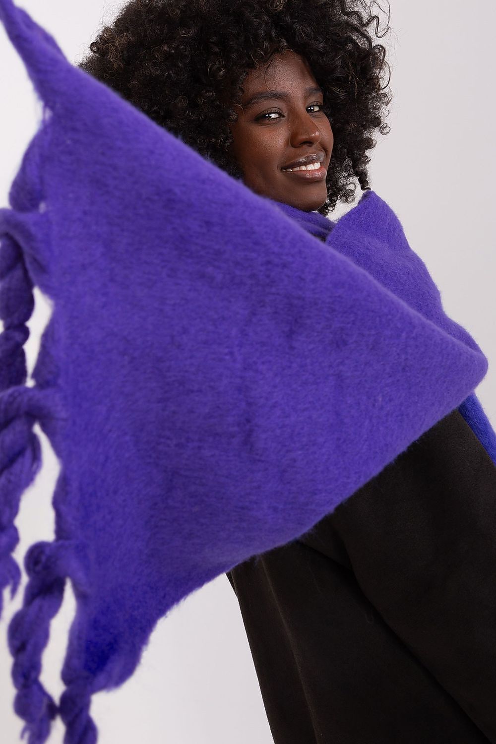 Shawl model 190589 AT