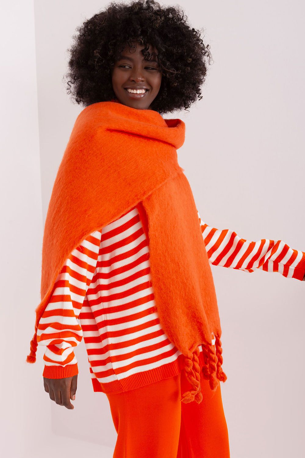 Shawl model 190589 AT