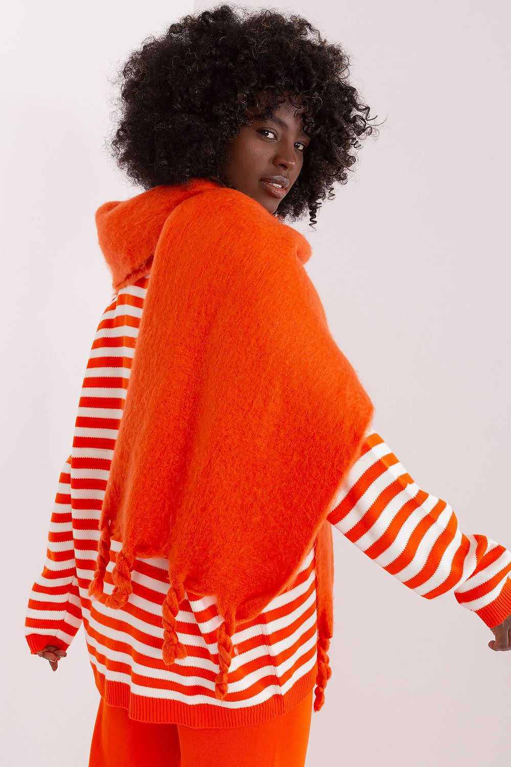 Shawl model 190589 AT