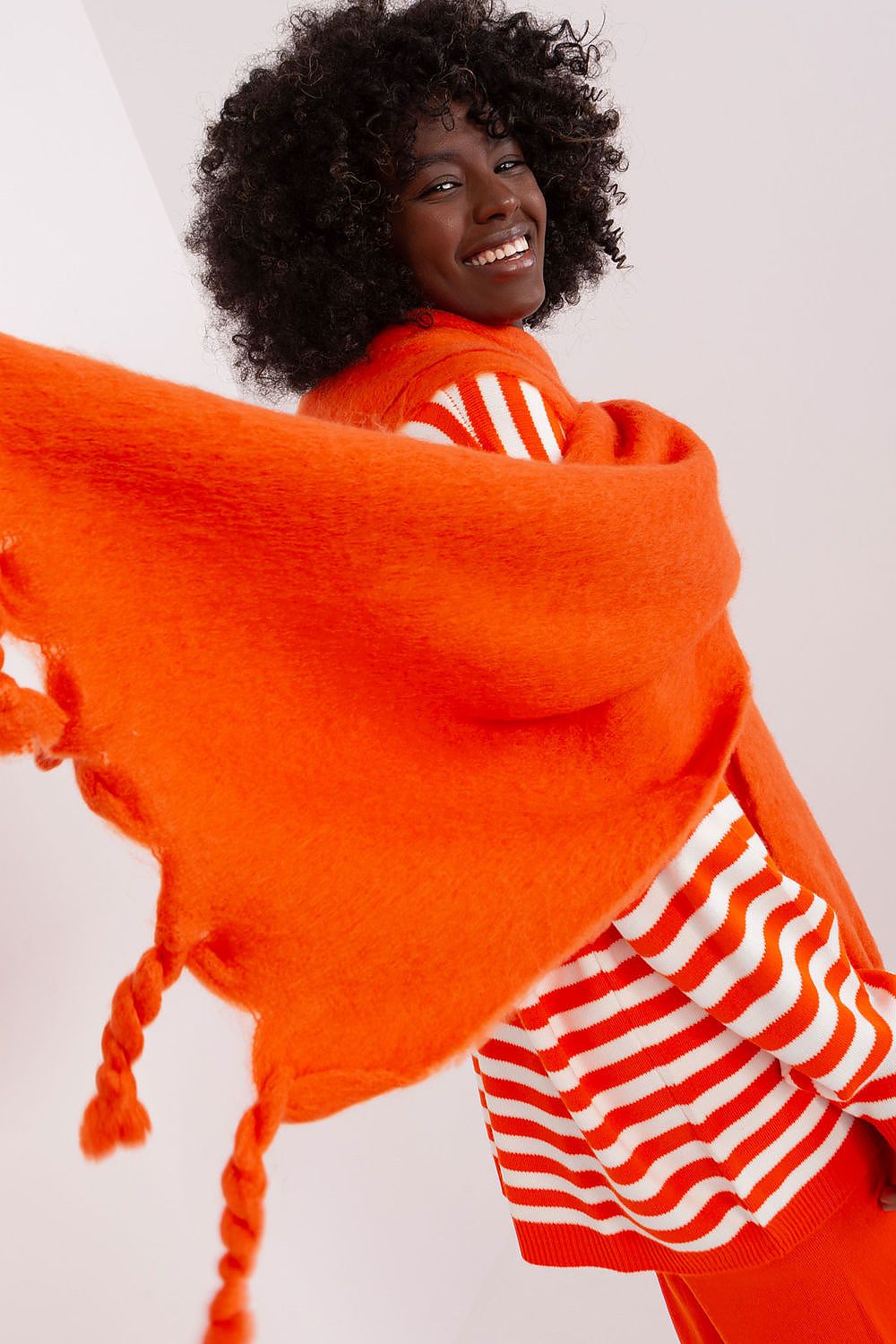 Shawl model 190589 AT