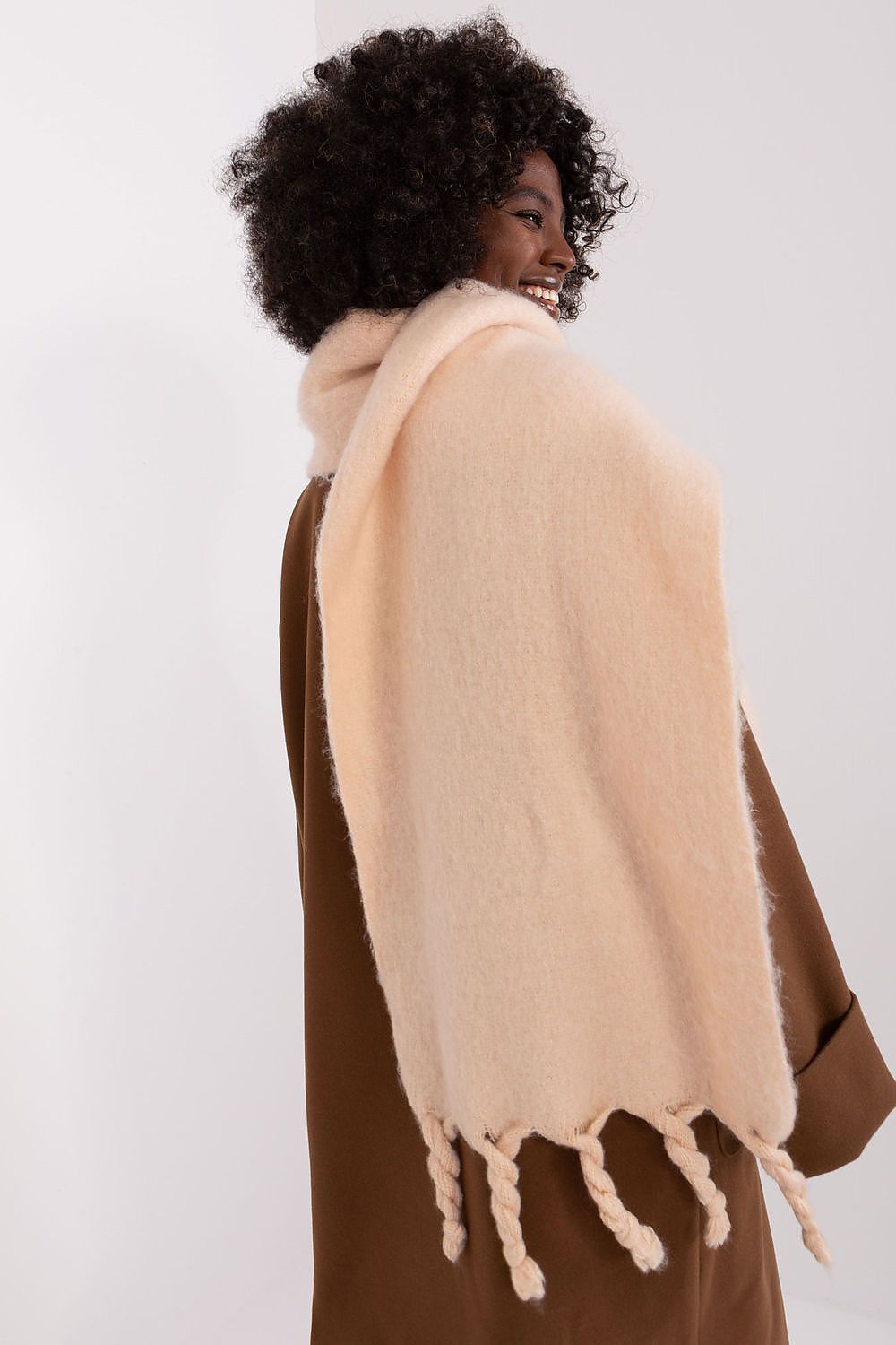 Shawl model 190589 AT