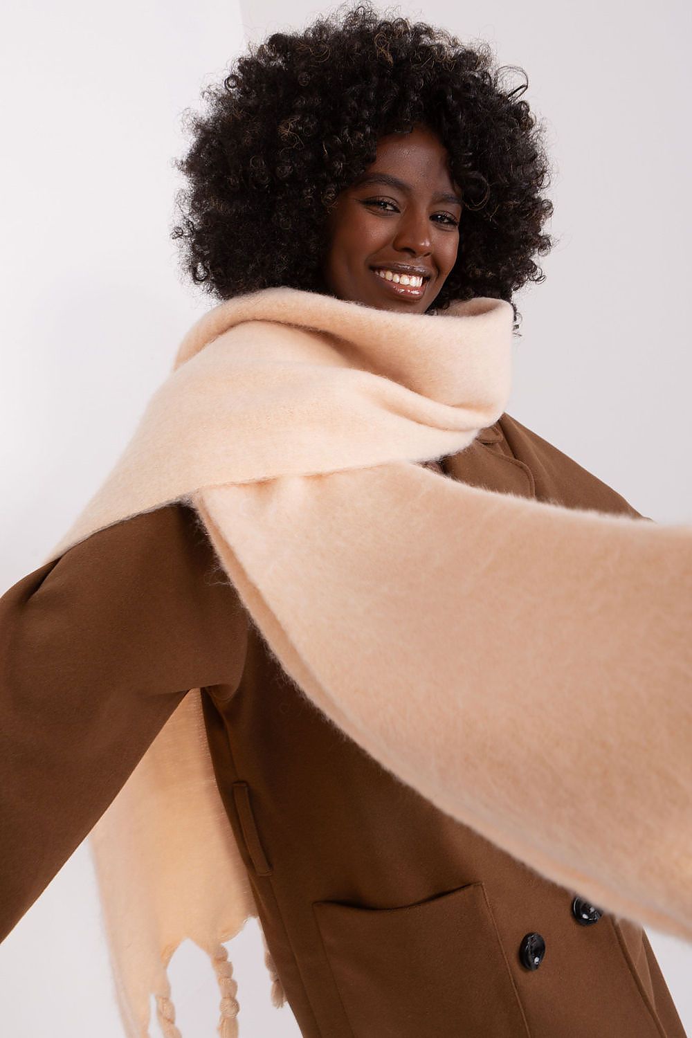 Shawl model 190589 AT