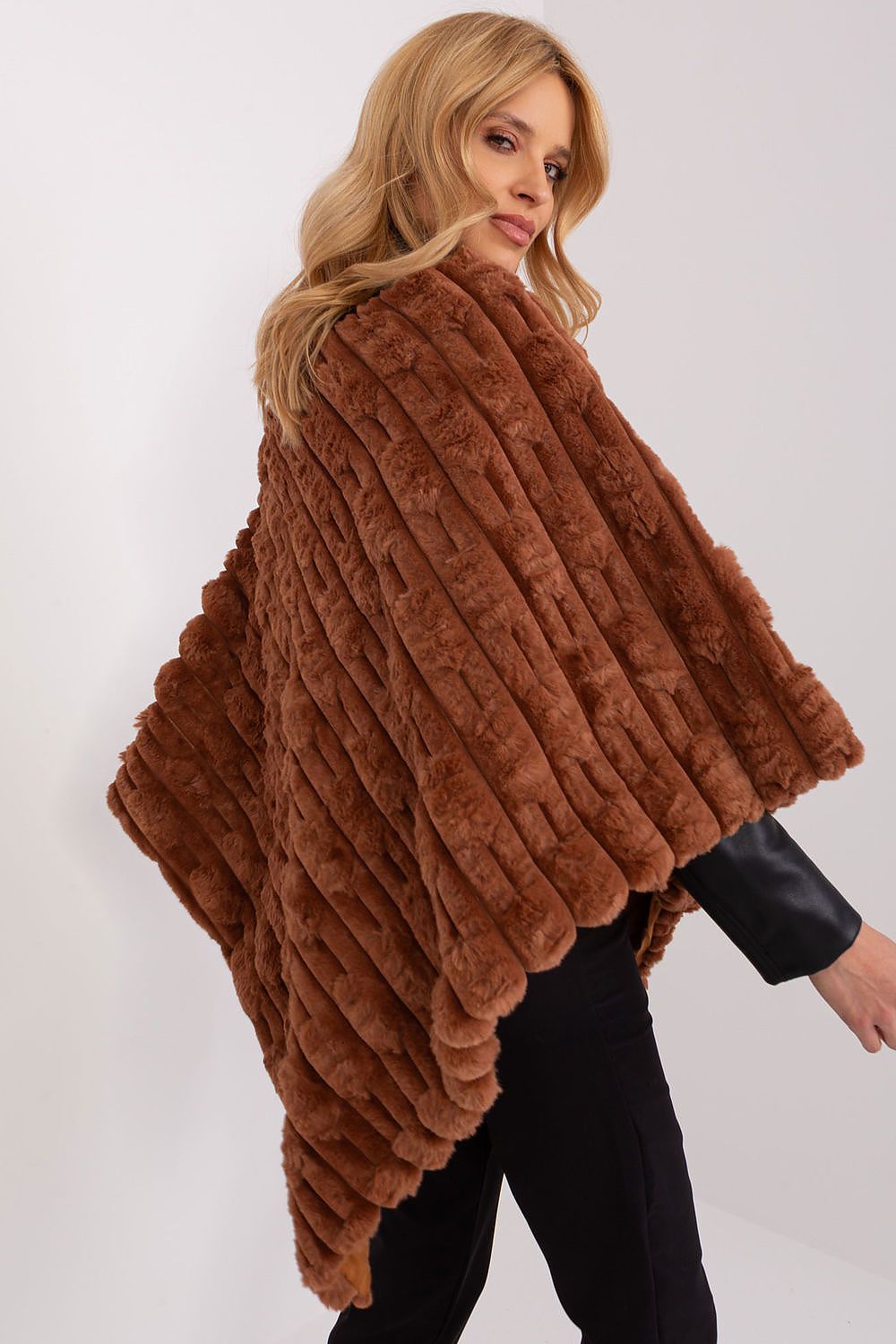 Poncho model 203664 AT