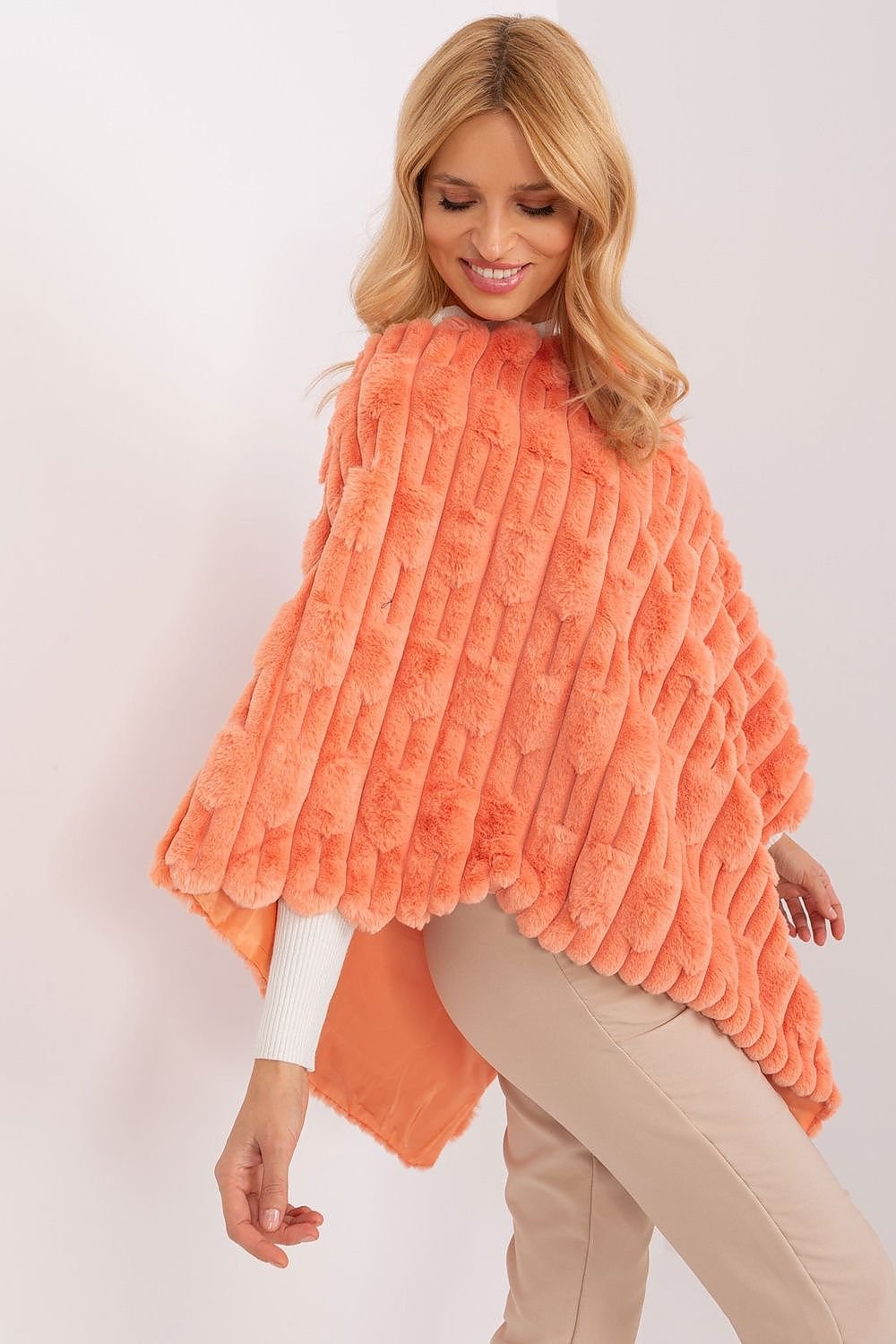 Poncho model 203664 AT
