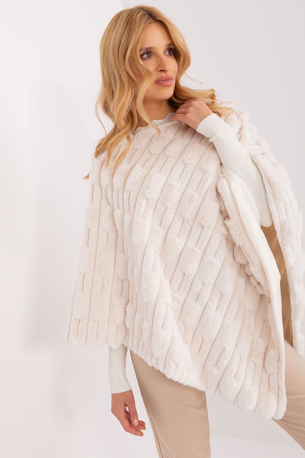 Poncho model 203664 AT