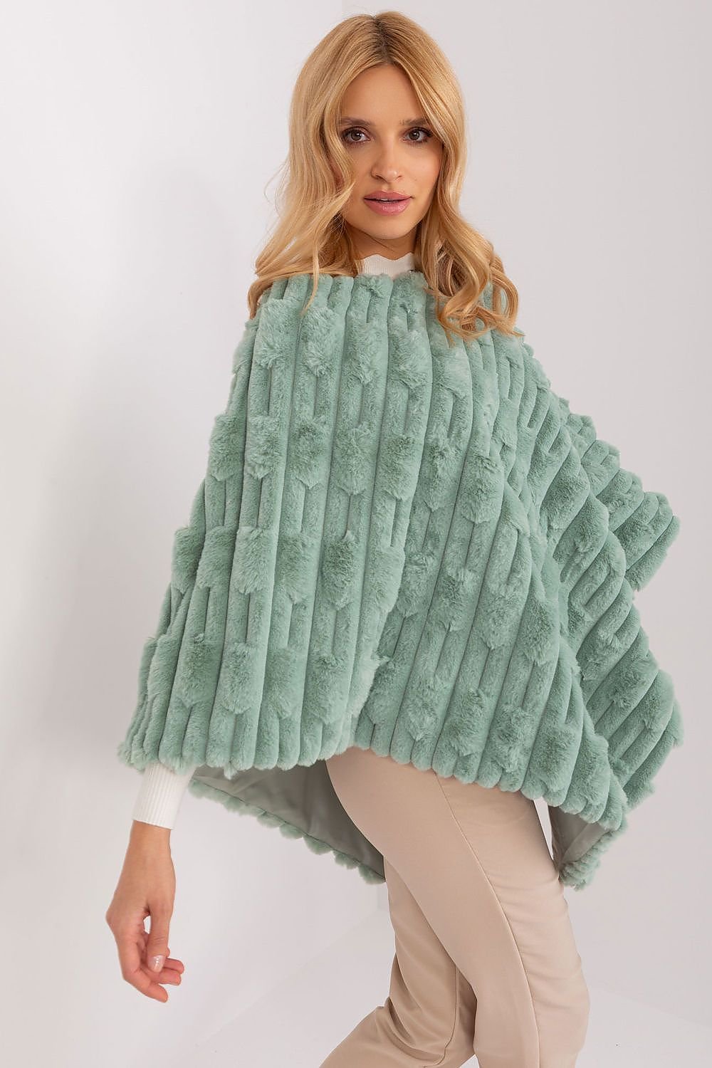 Poncho model 203664 AT