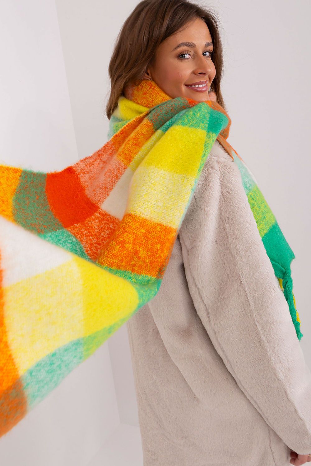 Shawl model 191719 AT