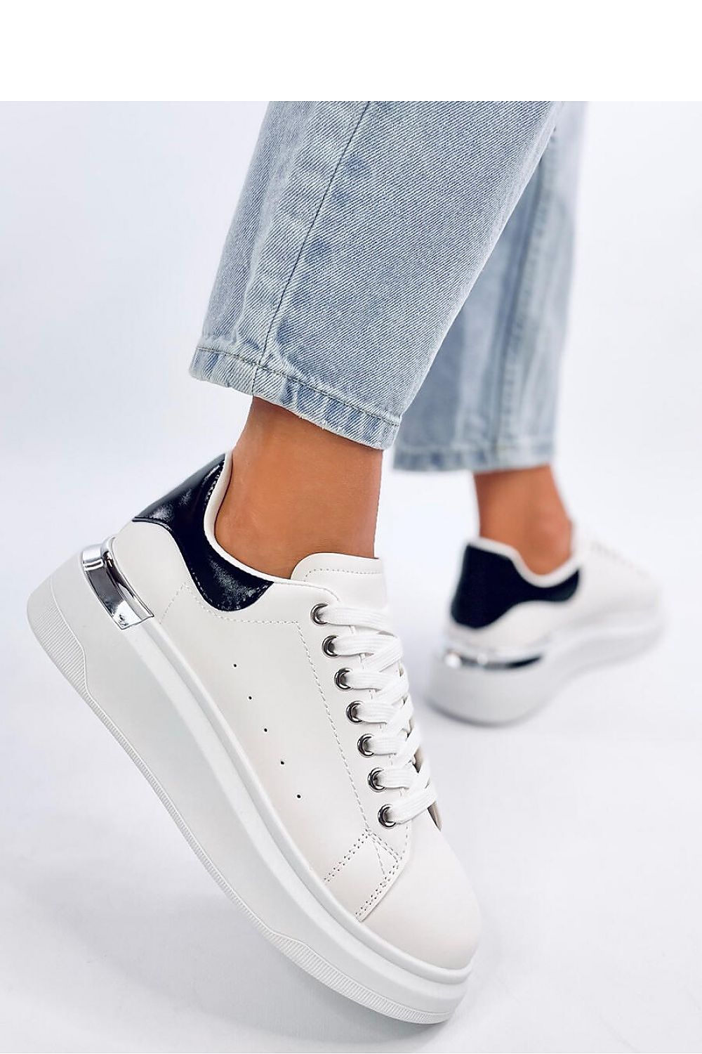 Sports shoes model 193458 Inello