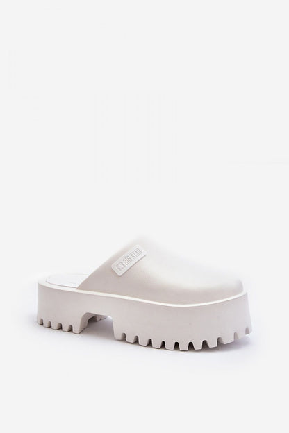 Slides model 194122 Step in style