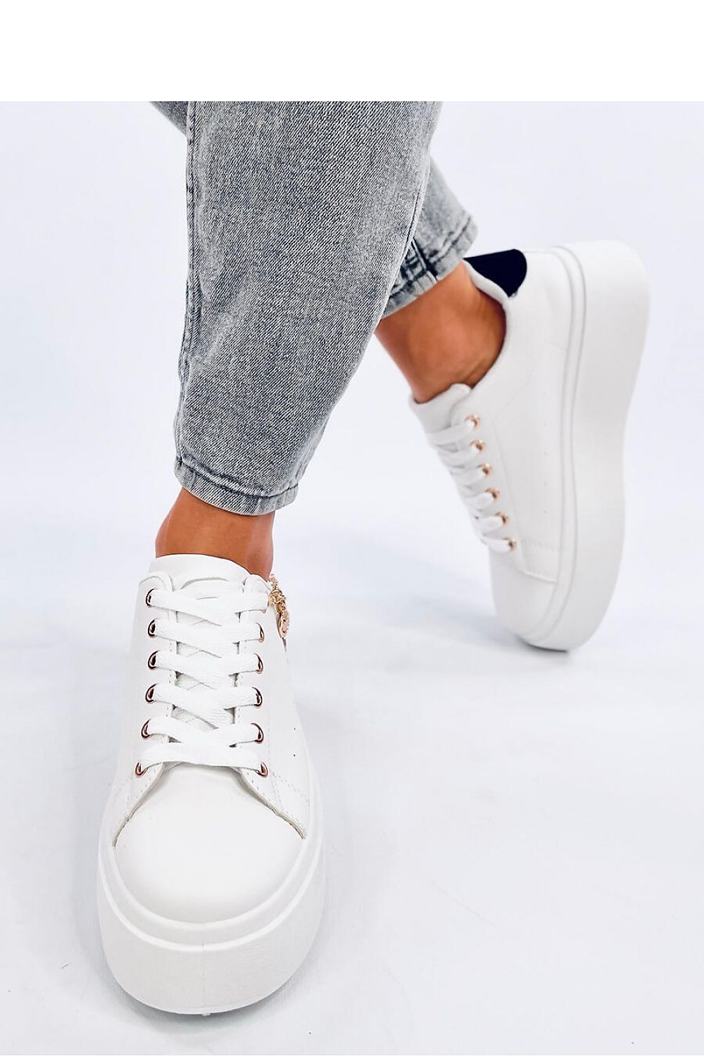 Sports shoes model 194238 Inello