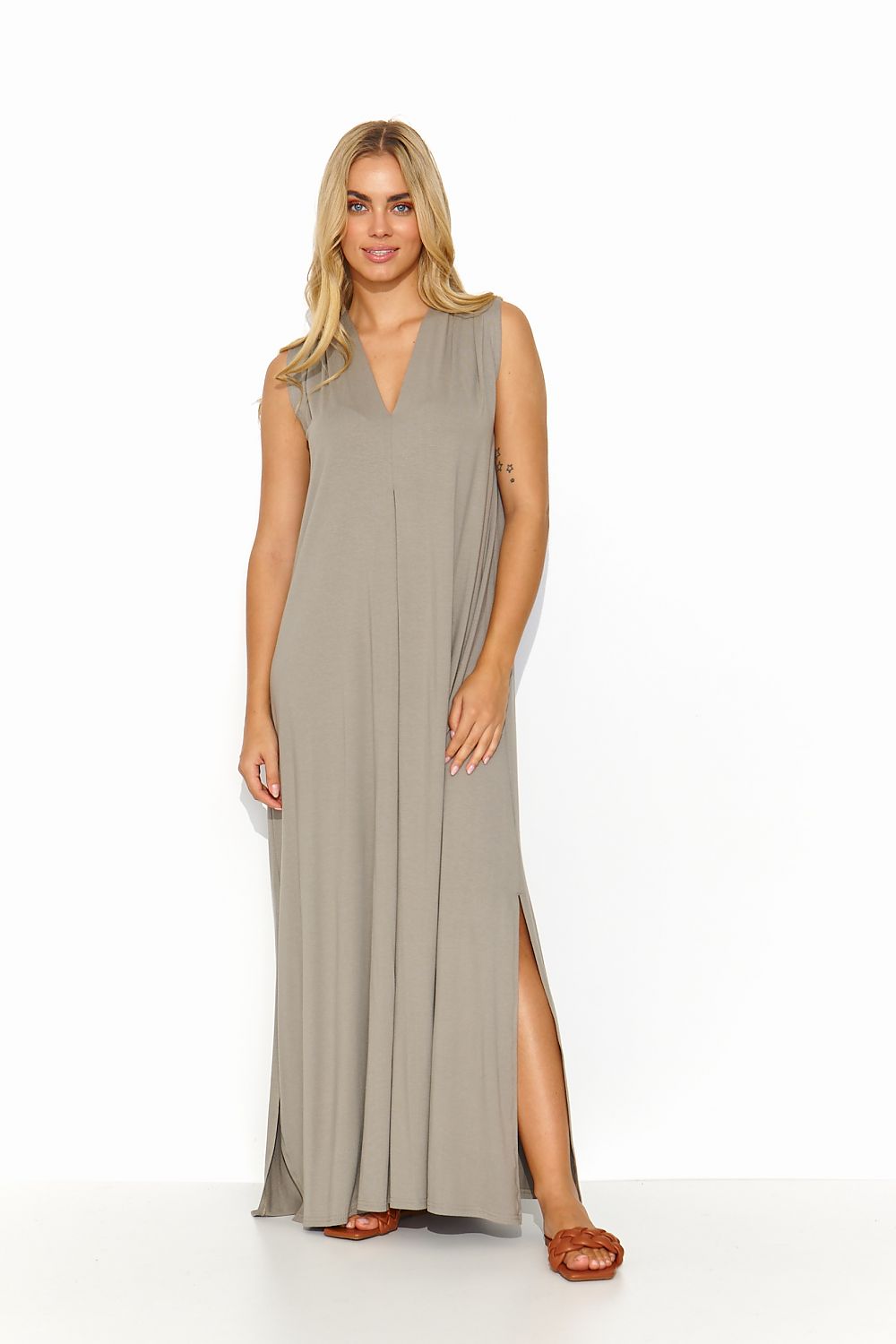  Robe de jour model 194310 Makadamia 