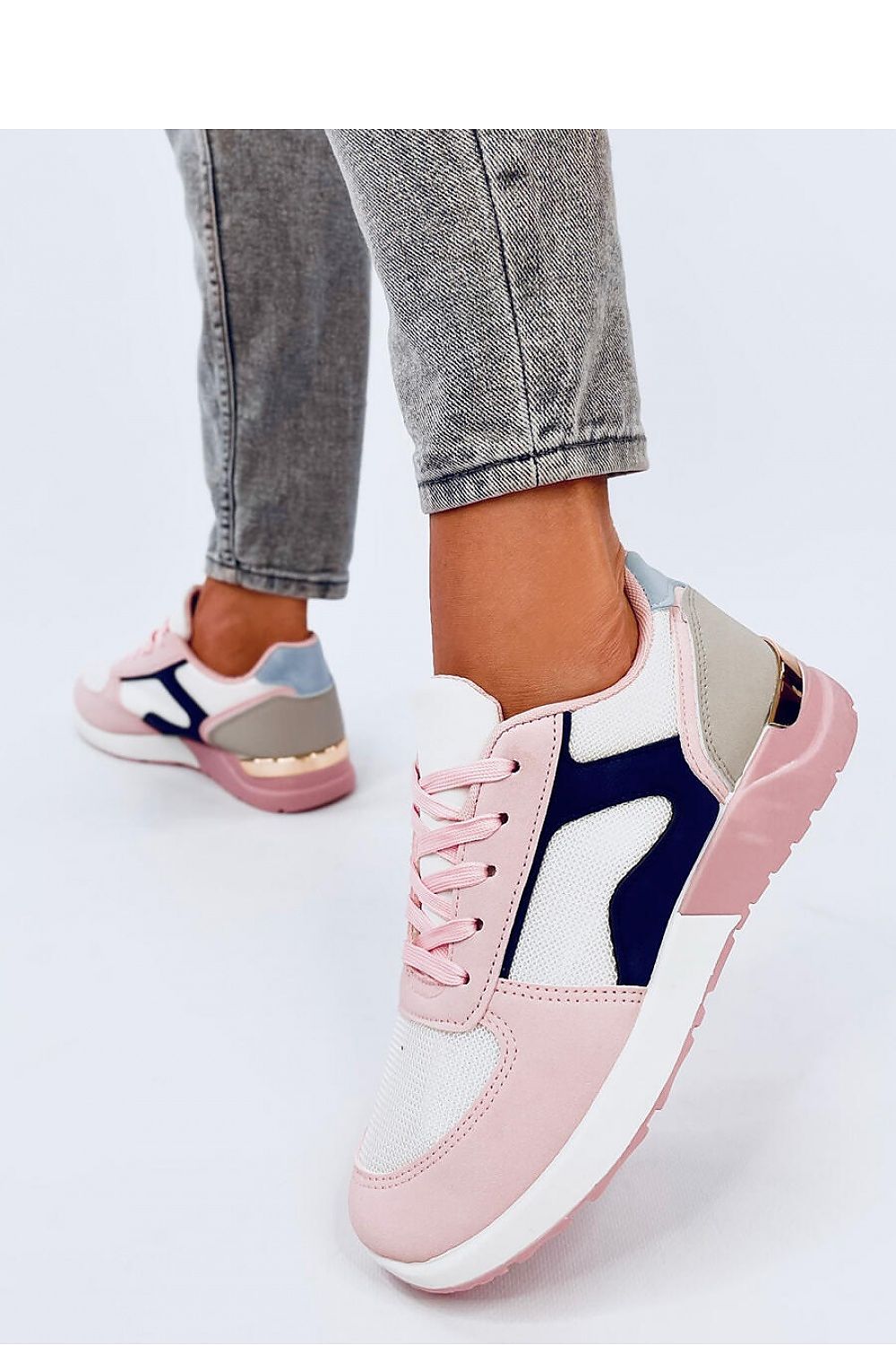 Sports shoes model 194626 Inello