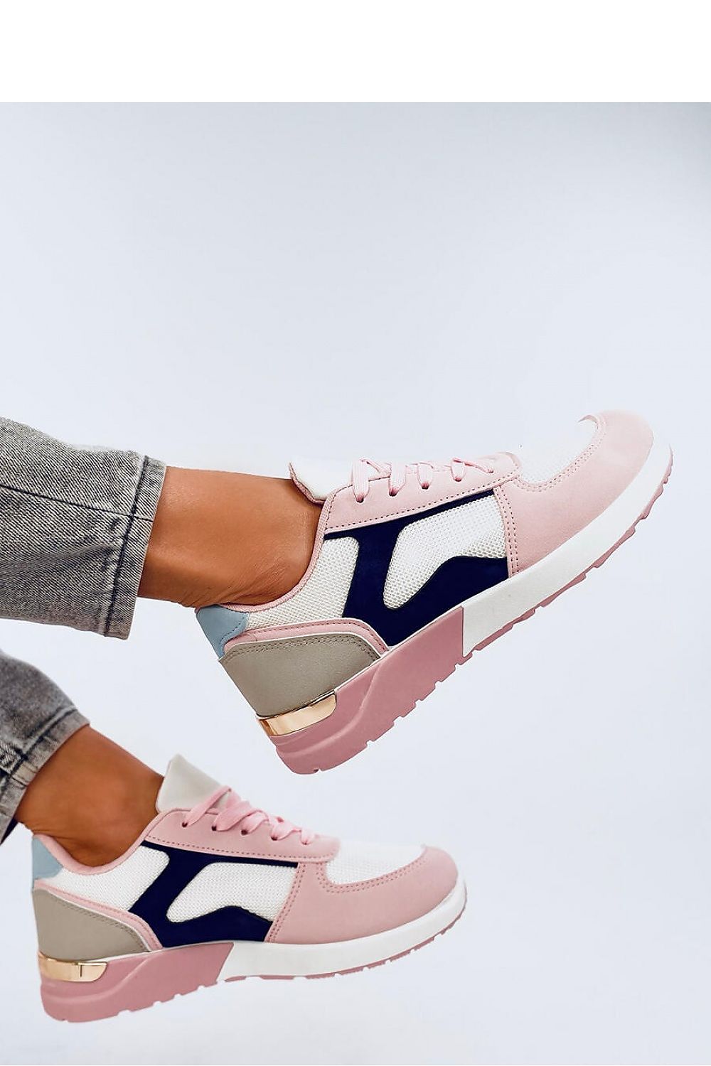 Sports shoes model 194626 Inello