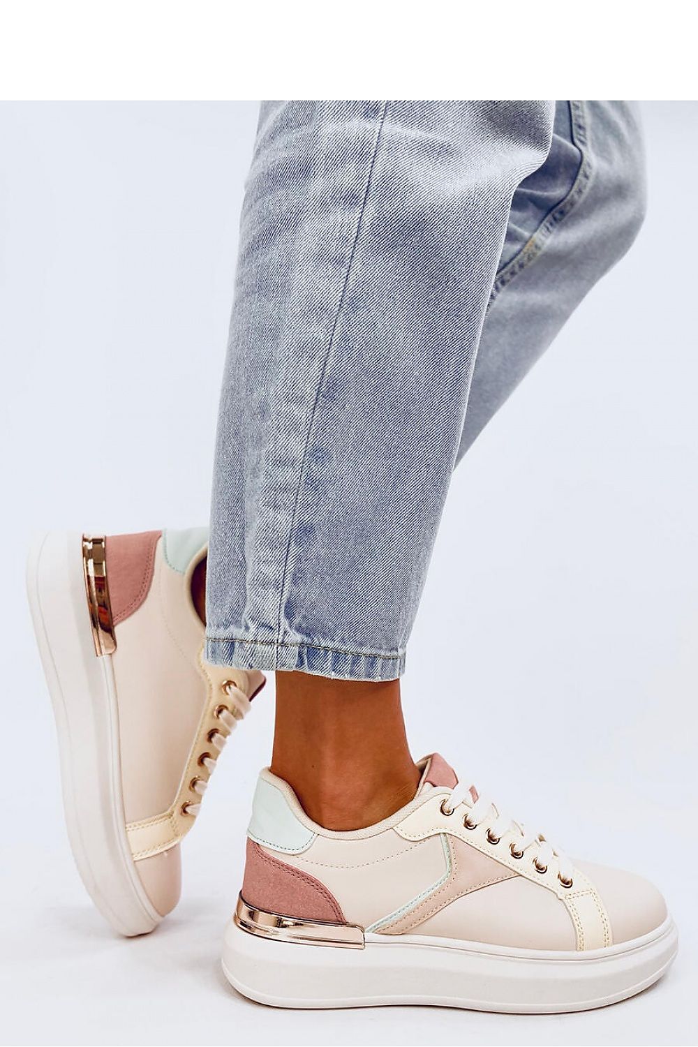 Sports shoes model 194631 Inello