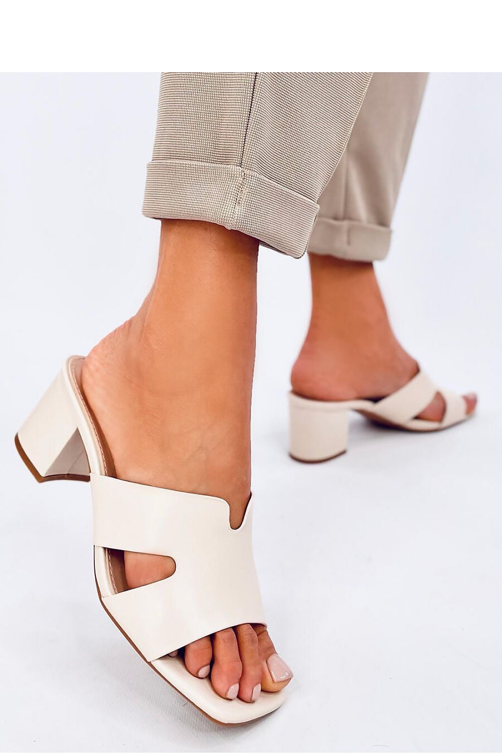 Clacquettes model 195133 Inello