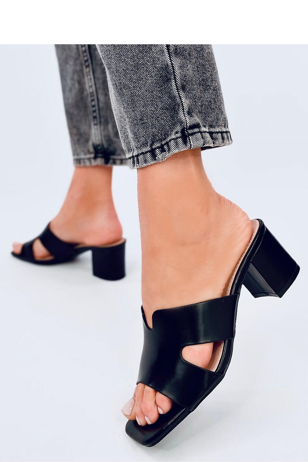 Clacquettes model 195134 Inello