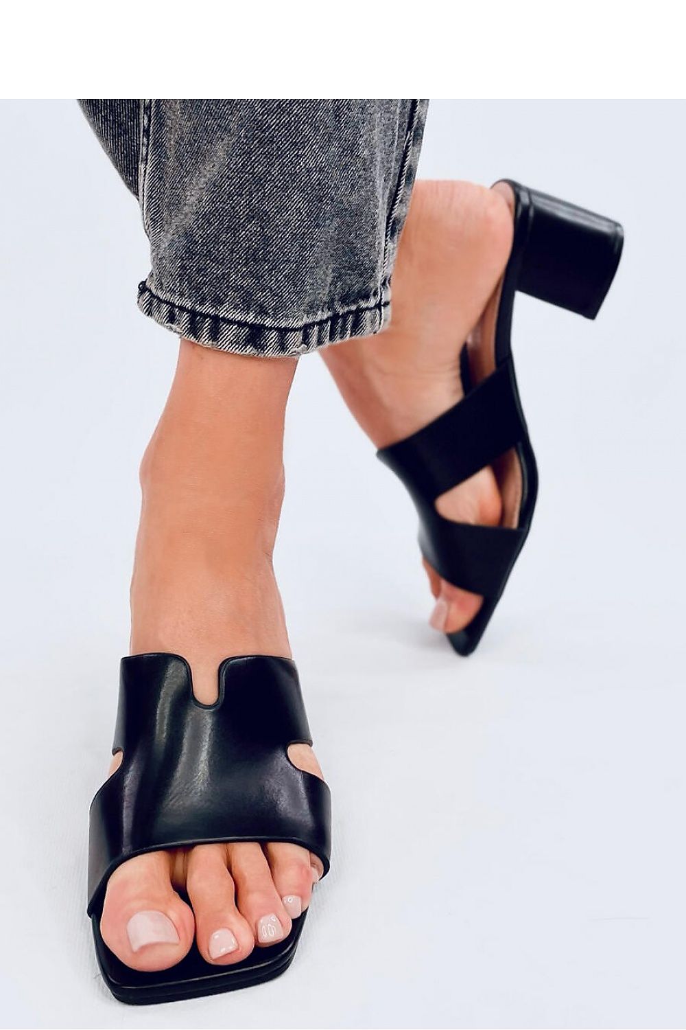 Clacquettes model 195134 Inello