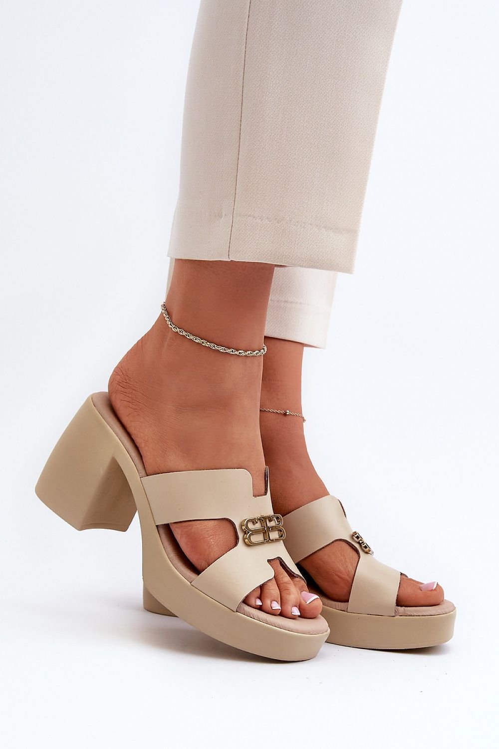 Slides model 197646 Step in style