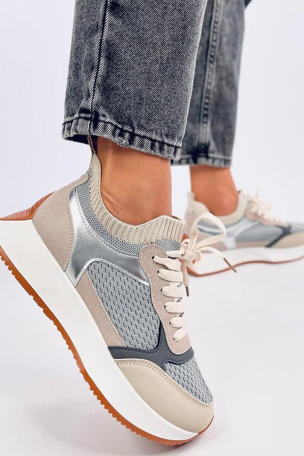 Sports shoes model 195513 Inello