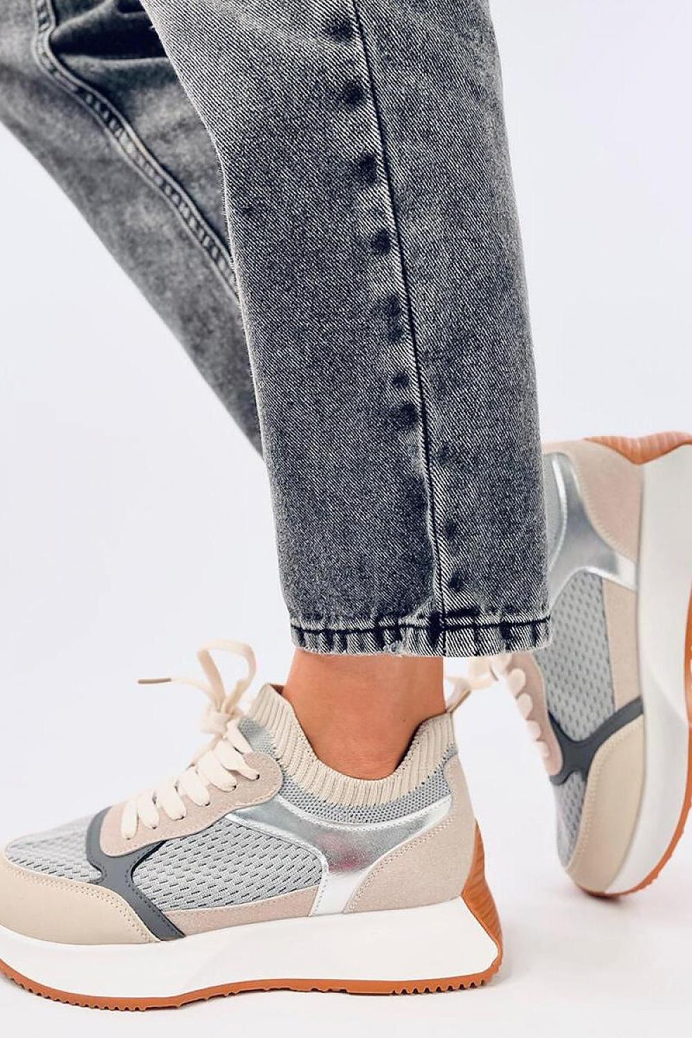 Sports shoes model 195513 Inello