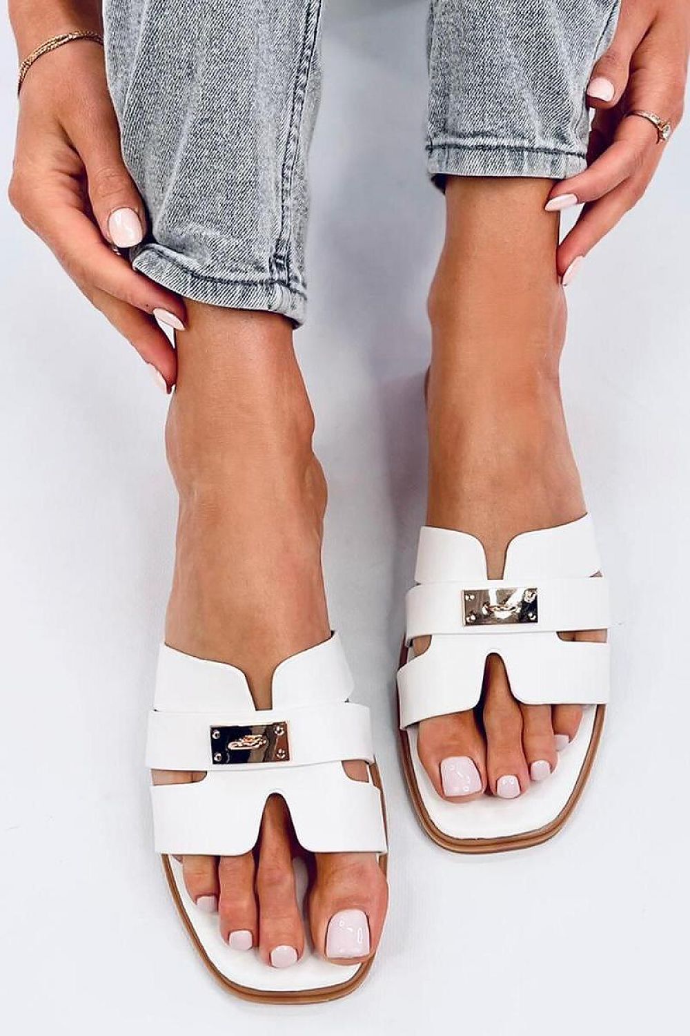 Clacquettes model 195984 Inello