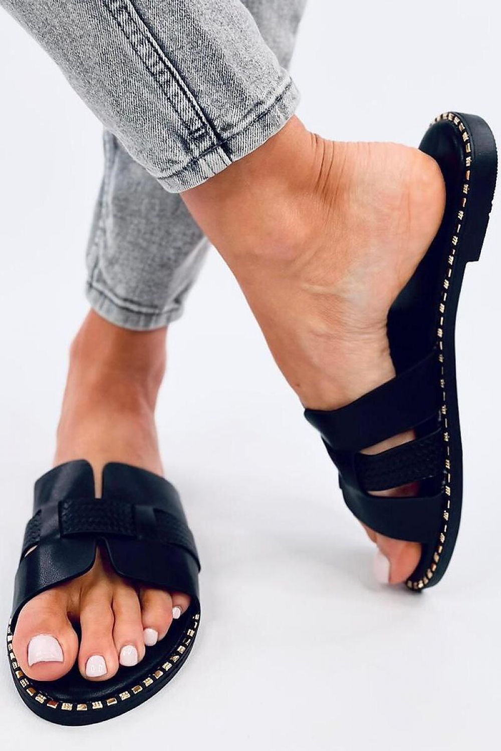 Clacquettes model 195993 Inello