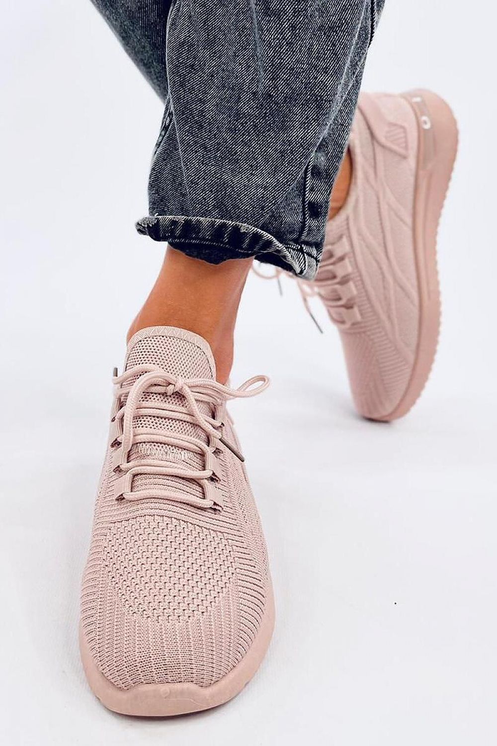 Sports shoes model 196001 Inello